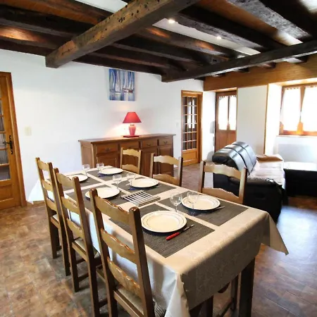 Casa de Férias Evasion Auvergnate: Authentique Avec Cheminee, Jardin, Et Proximite Volcans - Fr-1-742-325 Saint-Illide