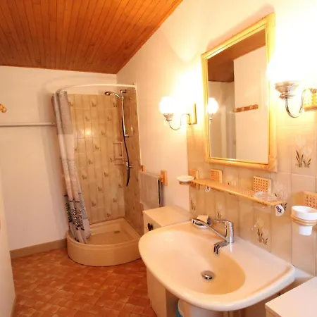Casa de Férias Evasion Auvergnate: Authentique Avec Cheminee, Jardin, Et Proximite Volcans - Fr-1-742-325 Saint-Illide
